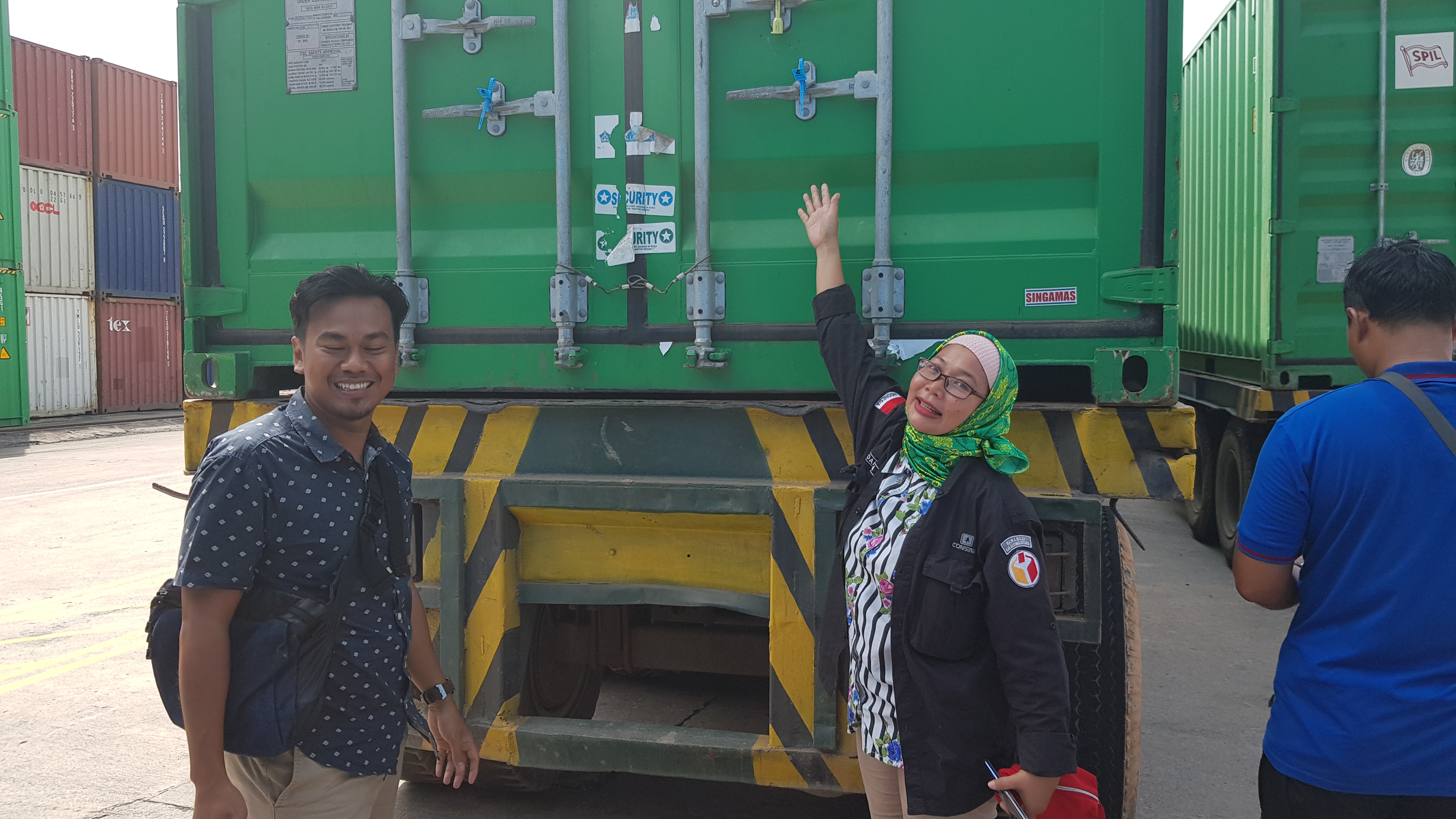 Bawaslu Kabupaten Kayong Utara ikut mengawasi dan mengawal logistik Surat Suara yang akan didistribusikan ke Kabupaten Kayong Utara