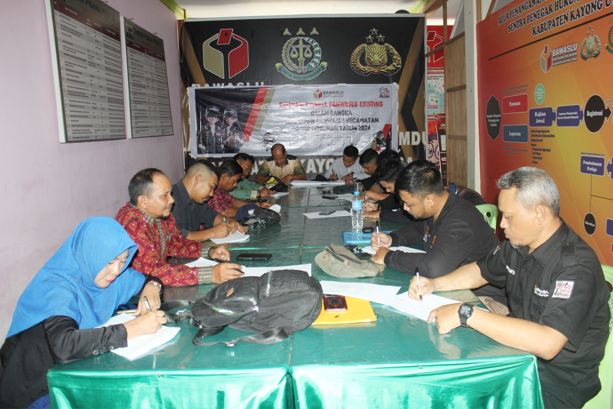 Bawaslu Kabupaten Kayong Utara Laksanakan Evaluasi Kinerja Panwaslu Kecamatan Existing Untuk Pemilihan Tahun 2024.