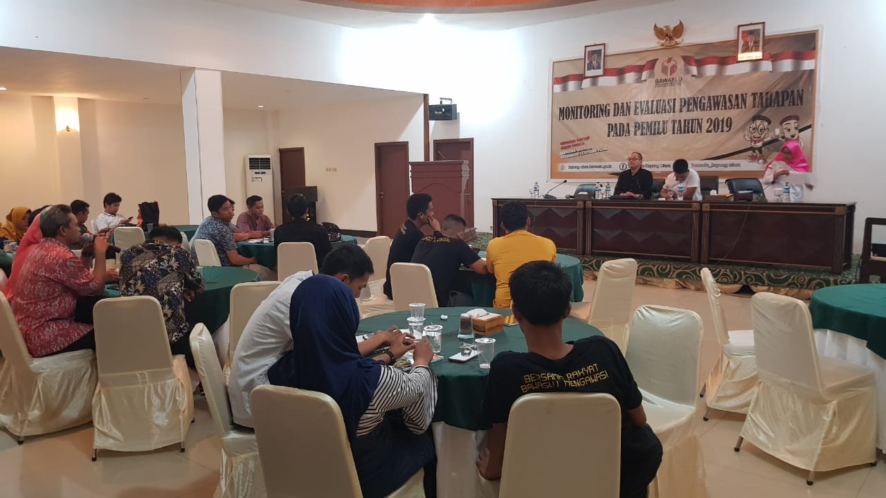 Bawaslu Kabupaten Kayong Utara melakukan rapat Monitoring dan Evaluasi Pengawasan Tahapan pada Pemilu Tahun 2019