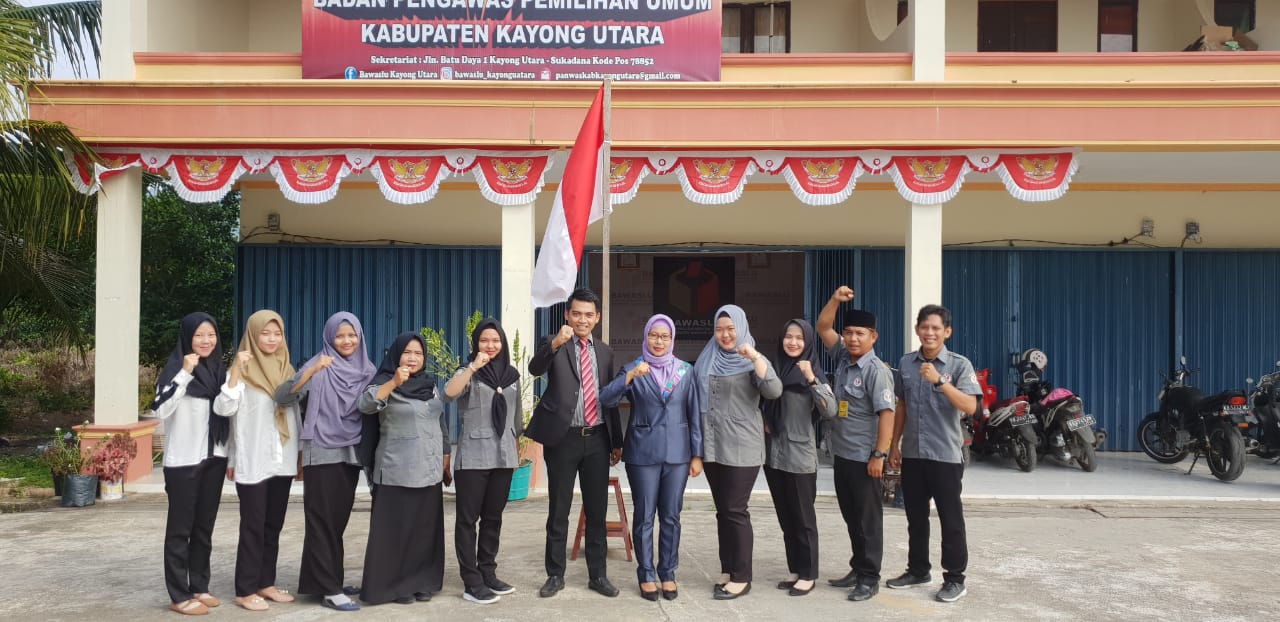 Upacara Peringatan HUT Republik Indonesia Ke-74 di Bawaslu Kabupaten kayong Utara