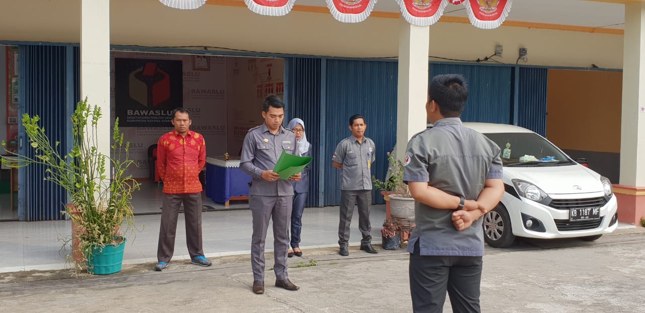 Bawaslu Kabupaten Kayong Utara menggelar Upacara Perigantan Hari Olahraga Nasional (HAORNAS) XXXVI 2019.