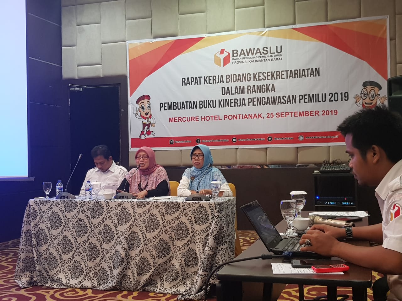 RAPAT KERJA DALAM RANGKA PEMBUATAN BUKU KERJA PENGAWASAN PEMILU TAHUN 2019
