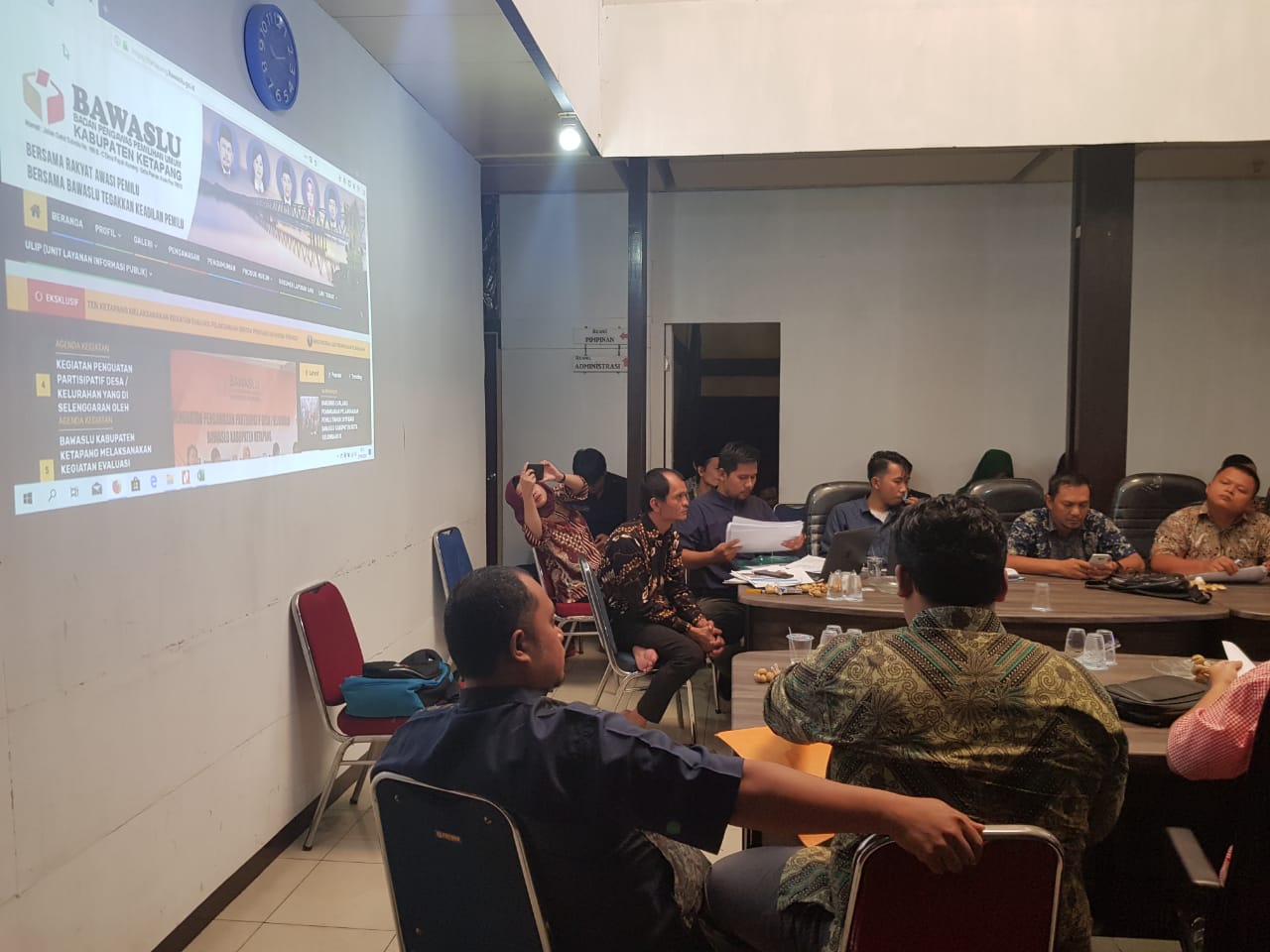 PENGUMPULAN QUESIONER DAN REVIEW JAWABAN KETERBUKAAN INFORMASI BADAN PUBLIK TAHUN 2019 DI BAWASLU PROVINSI KALIMANTAN BARAT
