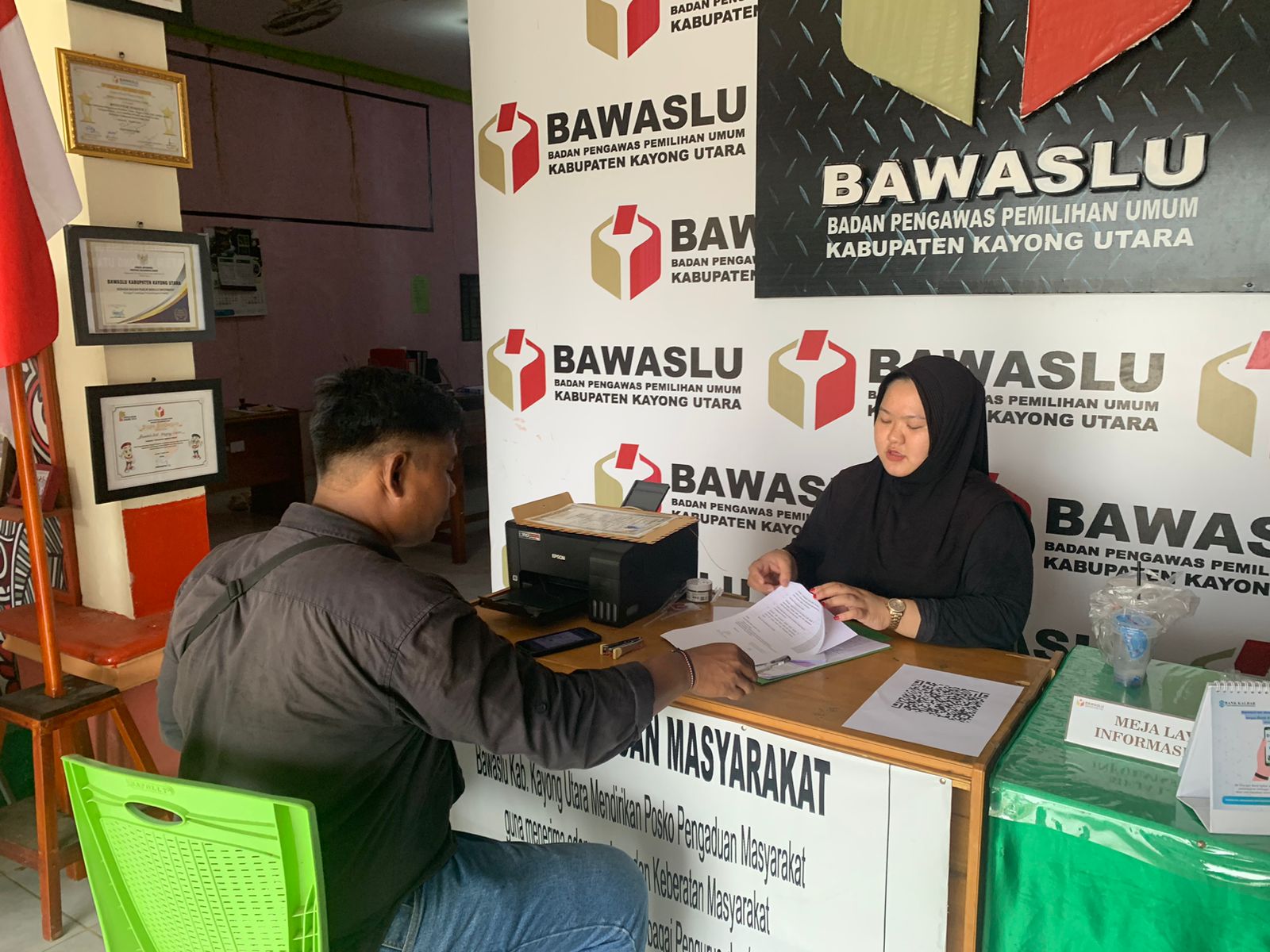 Hari Pertama Penerimaan, Penelitian dan Verifikasi Berkas Administrasi Calon Anggota Panwascam