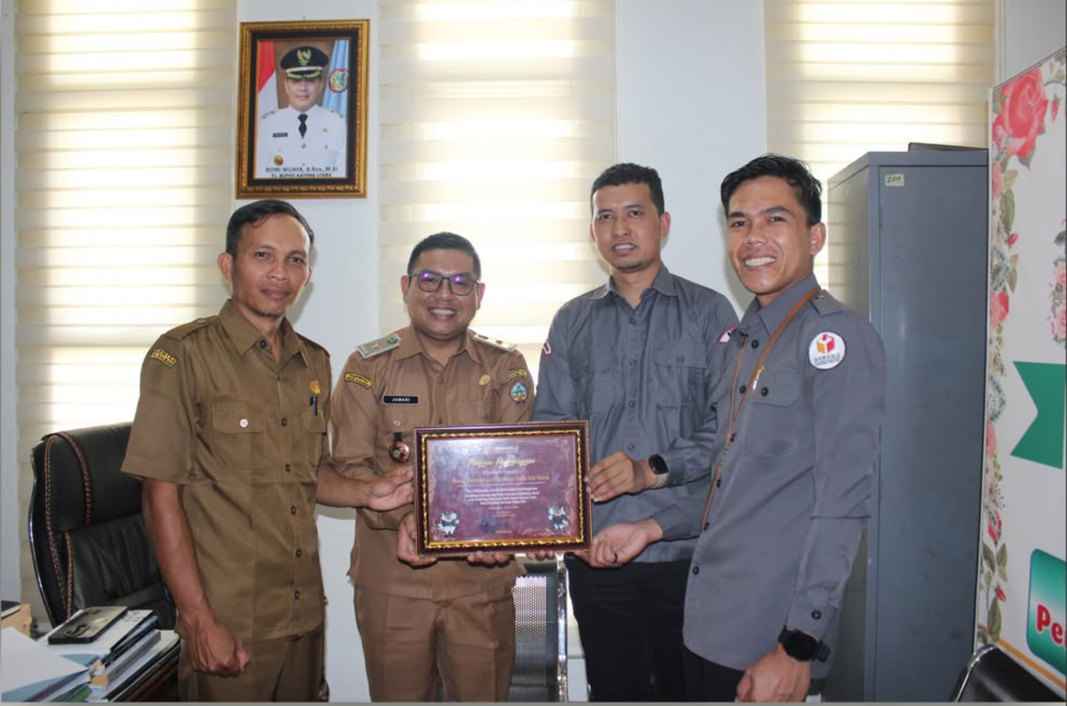 Bawaslu juga memberikan penghargaan kepada BKPSDM atas dukungan dan apresiasi yang diberikan selama penyelenggaraan Pemilu dan Pilkada 