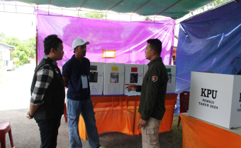 Bawaslu Kayong Utara Memantau Kesiapan Pengawas TPS