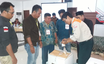 Rapat Pleno Terbuka Rekapitulasi dan Penetapan Hasil Penghitungan Perolehan Suara oleh KPU Kabupaten Kayong Utara