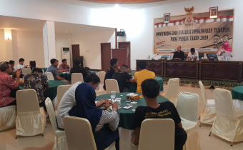 Bawaslu Kabupaten Kayong Utara melakukan rapat Monitoring dan Evaluasi Pengawasan Tahapan pada Pemilu Tahun 2019