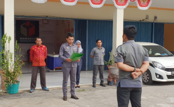 Bawaslu Kabupaten Kayong Utara menggelar Upacara Perigantan Hari Olahraga Nasional (HAORNAS) XXXVI 2019.