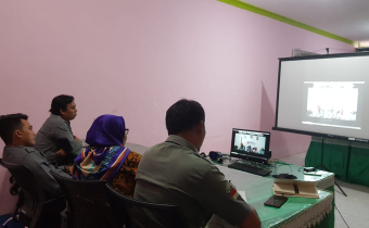 BATASI PERTEMUAN TATAP MUKA SECARA LANGSUNG, BAWASLU PROVINSI KALIMANTAN BARAT GELAR RAPAT MELALUI MEDIA VIDEO CONFERENCE