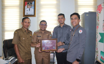 Bawaslu juga memberikan penghargaan kepada BKPSDM atas dukungan dan apresiasi yang diberikan selama penyelenggaraan Pemilu dan Pilkada 