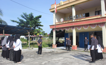 Pelaksanaan Apel rutin di lingkungan Bawaslu Kabupaten Kayong Utara 