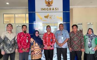 Bawaslu Kabupaten Kayong Utara melakukan pengawasan langsung terhadap koordinasi pemutakhiran data pemilih  di Kantor Imigrasi 