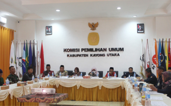 Anggota Bawaslu Kabupaten Kayong Utara, Deny Hardiansyah, Koordinator Divisi HP2H, menghadiri Forum Konsultasi Publik Standar Pelayanan yang diselenggarakan oleh KPU Kabupaten Kayong Utara